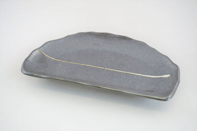 Itchin Hangetsuzara One Line Ceramic Half Moon Serving Plate