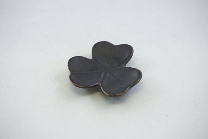 Clover Style Ceramic Chopstick Rest