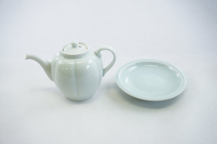 Japanese ceramic tea mug with handle TAKO KARAKUSA red